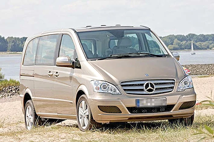 Cântăreţul avea un Mercedes Viano