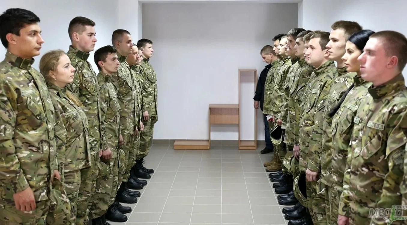  Universitățile introduc instruirea militară obligatorie FOTO: Dialog