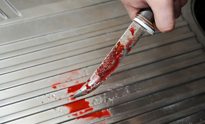 Femeie înjunghiată în curtea unei primării din Iaşi. Victima venise să divorțeze, iar soțul s-a răzgândit