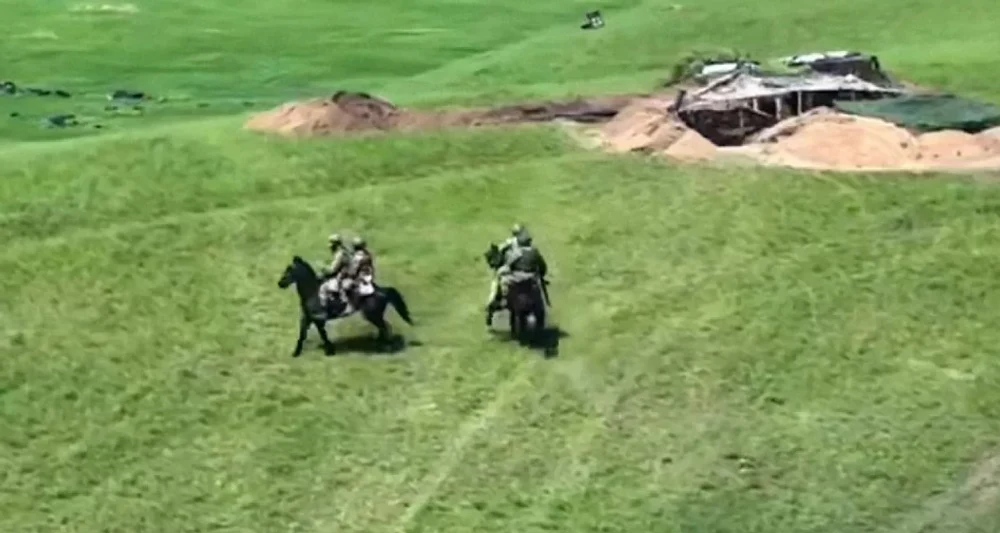 Armata rusă introduce în luptă unități de cavalerie