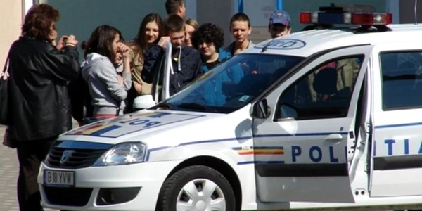 Oaspeţii au primit la plecare câte un certificat de „Elev pentru o zi“