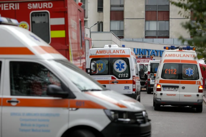 Coada de ambulante la spitalul Universitar de Urgenta Bucuresti FOTO Inquam Photos / Octav Ganea