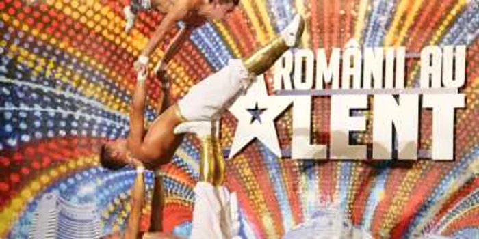 Acrobaţii trupei Extreme Brothers au prezentat un număr fabulos de „mâini în mâini“