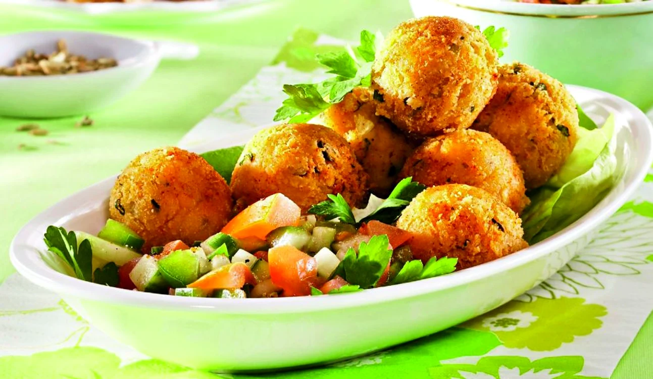 falafel cu salata de legume jpeg