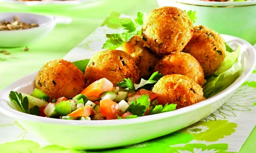 falafel cu salata de legume jpeg