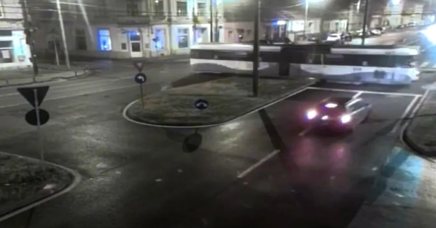 Impactul a fost surprins de o cameră de supraveghere a traficului FOTO Opinia Timișoarei