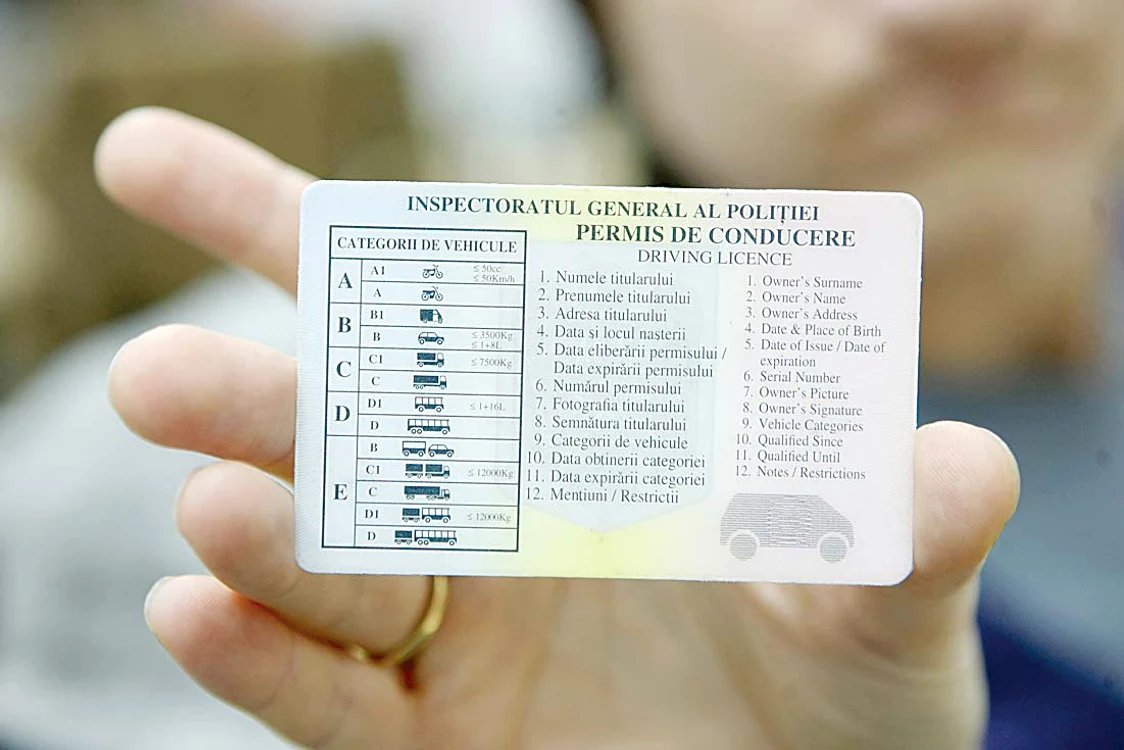 
    Cei care vor să-şi preschimbe permisul de conducere vor avea nevoie de mai puţine documente la dosar   