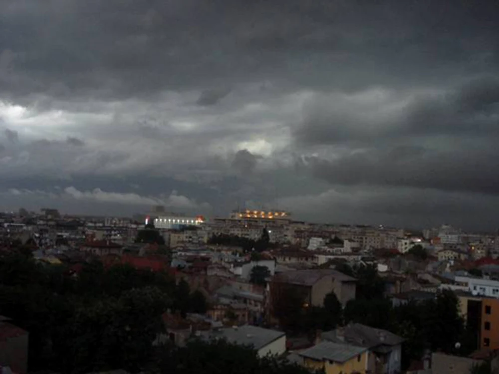 Prognoza meteo pentru următoarele două zile anunță că vremea va fi instabilă din punct de vedere termicfoto: Click!