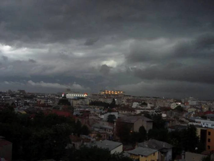 Nici în următoarele două zile soarele nu își va face simțită prezența, dar atmosfera va fi totuși destul de plăcutăfoto: Click!