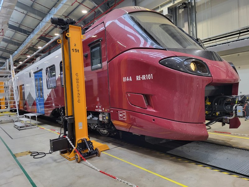 Cum a pierdut CFR Călători în fața unui operator privat, la diferență de 1 ban, 13 trenuri Alstom Coradia cumpărate de statul român    