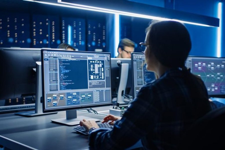 Institutul care introduce inovația digitală în UE deschide primul birou din România. „UBB este un jucător-cheie în securitate cibernetică“