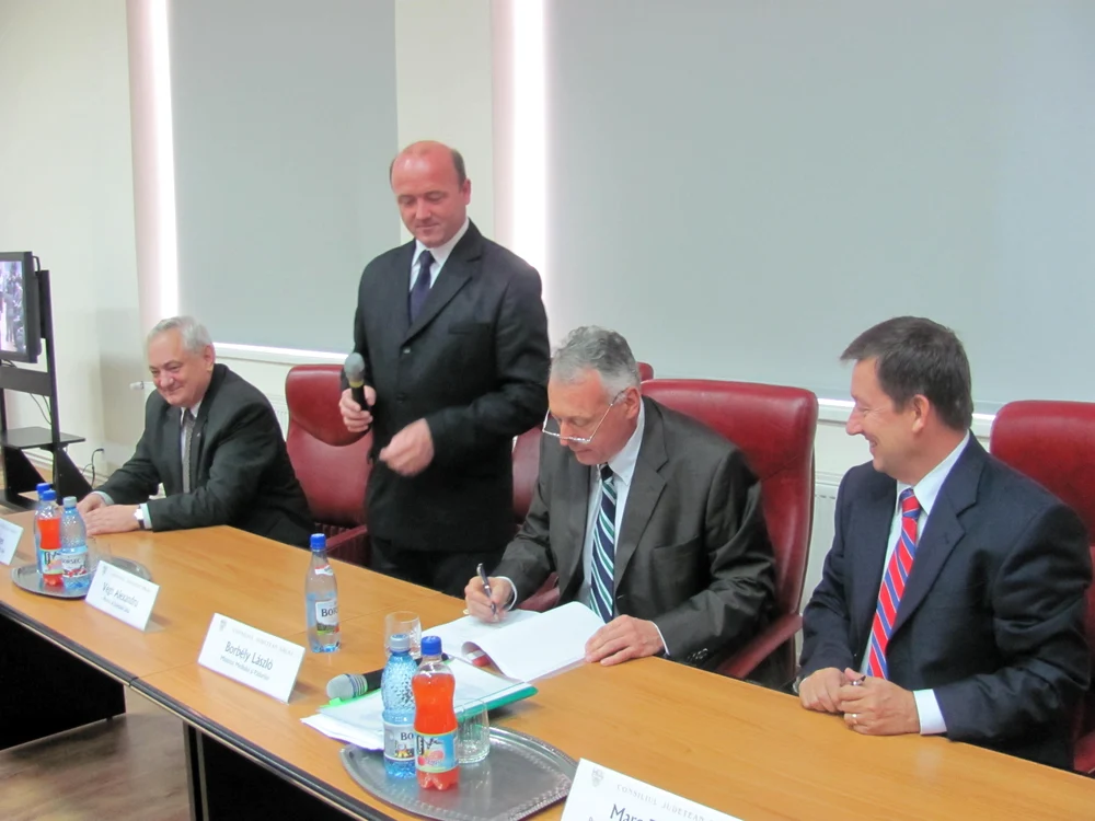 Ministrul Mediului, Laszlo Borbely, prezent ieri la Zalău, a cerut ca groapa de la Crişeni să primească autorizarea APM Sălaj