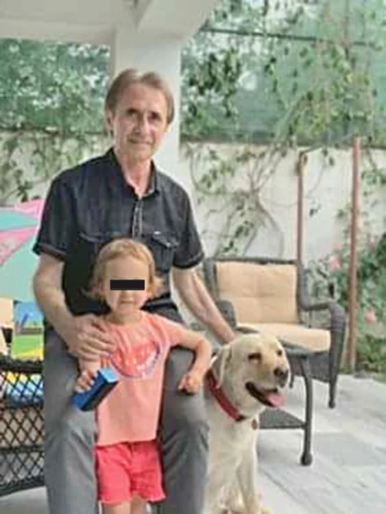 
    Ella, fiica cea mare a Andreei, moşteneşte vocea mamei  