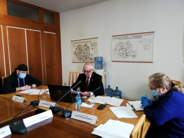 Senatorul Florin Cârciumaru are diabet, dar nu poartă mască sau mănuşi
