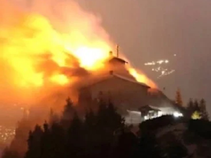 Fosta reședință montană a lui Hitler, cuprinsă de flăcări. Anchetatorii suspectează că incendiul a fost provocat intenționat