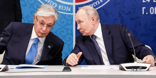 Președintele Kazahstanului, Qasym-Jomart Toqaev și Vladimir Putin FOTO Profimedia