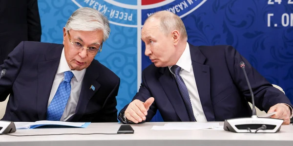 Președintele Kazahstanului, Qasym-Jomart Toqaev și Vladimir Putin FOTO Profimedia