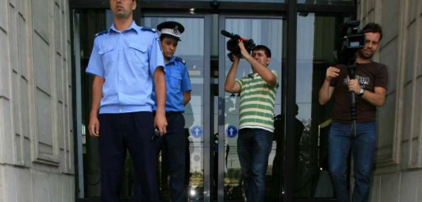 În topul încrederii în diferitele categorii profesionale, poliţişti au înregistrat 55,8%, iar jurnalişti – 47,3% FOTO Adevărul
