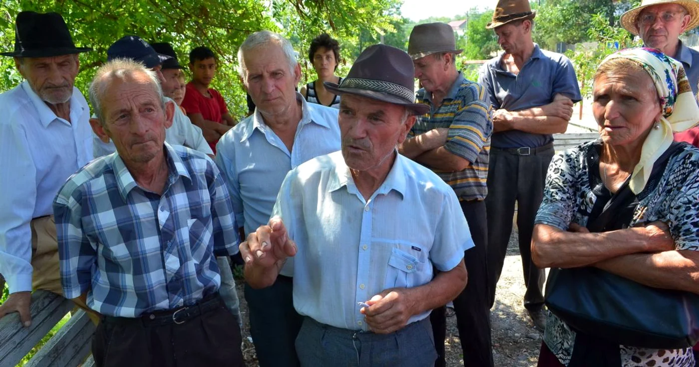 Sătenii din Gorban au fost chemaţi cu sutele la audierile DNA. Foto: Ziarul de Iaşi