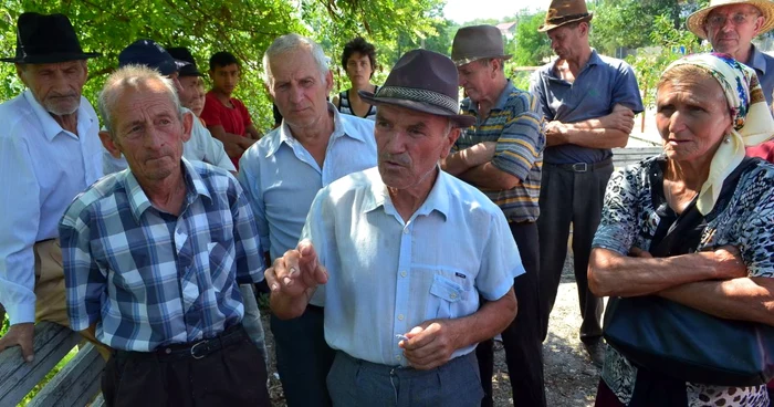 Sătenii din Gorban au fost chemaţi cu sutele la audierile DNA. Foto: Ziarul de Iaşi