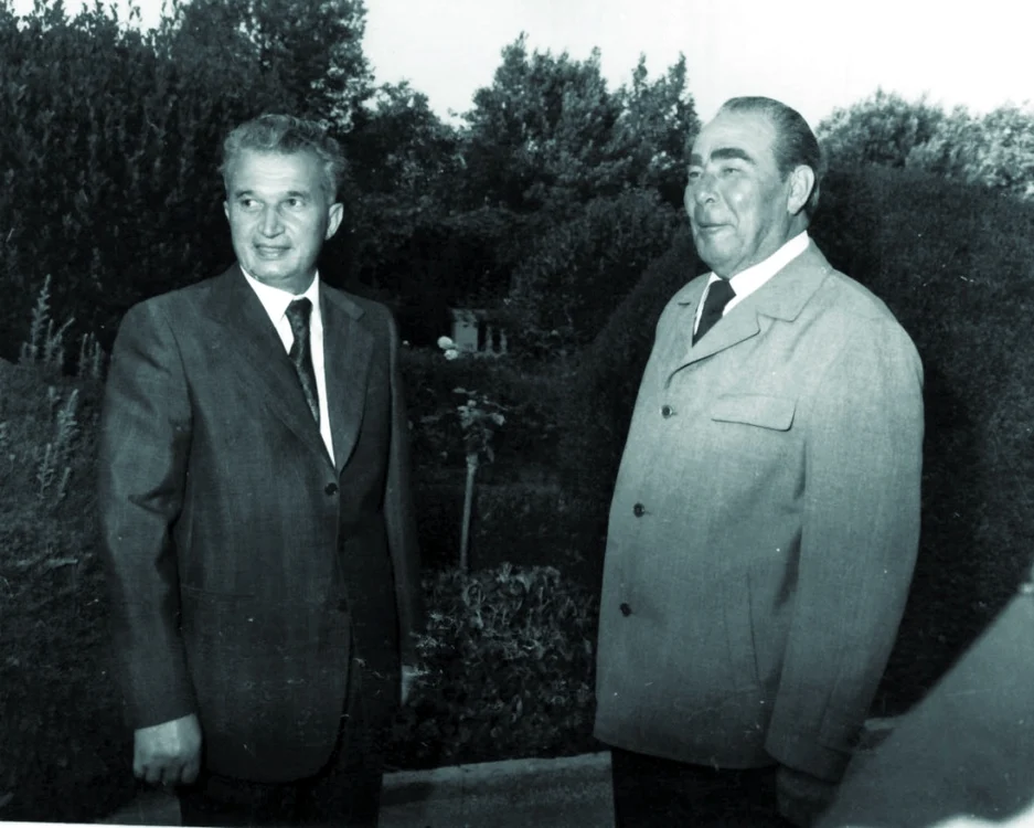  Nicolae Ceaușescu și Leonid Ilici Brejnev, la întâlnirea din Crimeea, 3 august 1976 (©  „Fototeca online a comunismului românesc”, cota: 160/1976)