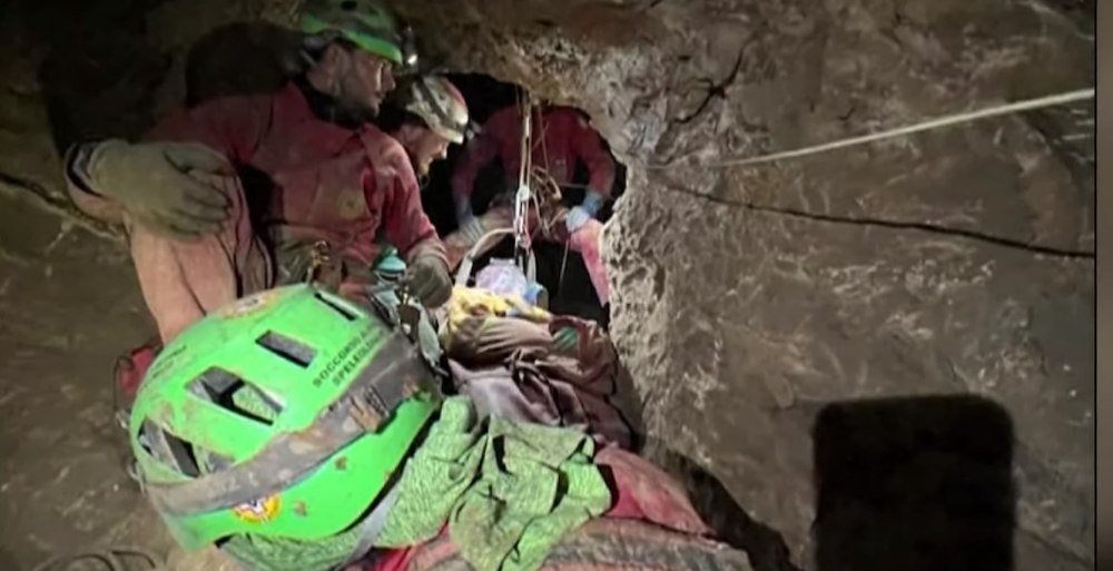 Un speolog american a fost salvat după nouă zile dintr-o peşteră din Turcia VIDEO 