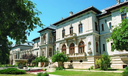 Expoziţie de uniforme româneşti şi străine (1860   1914),  la Muzeul Naţional Cotroceni jpeg