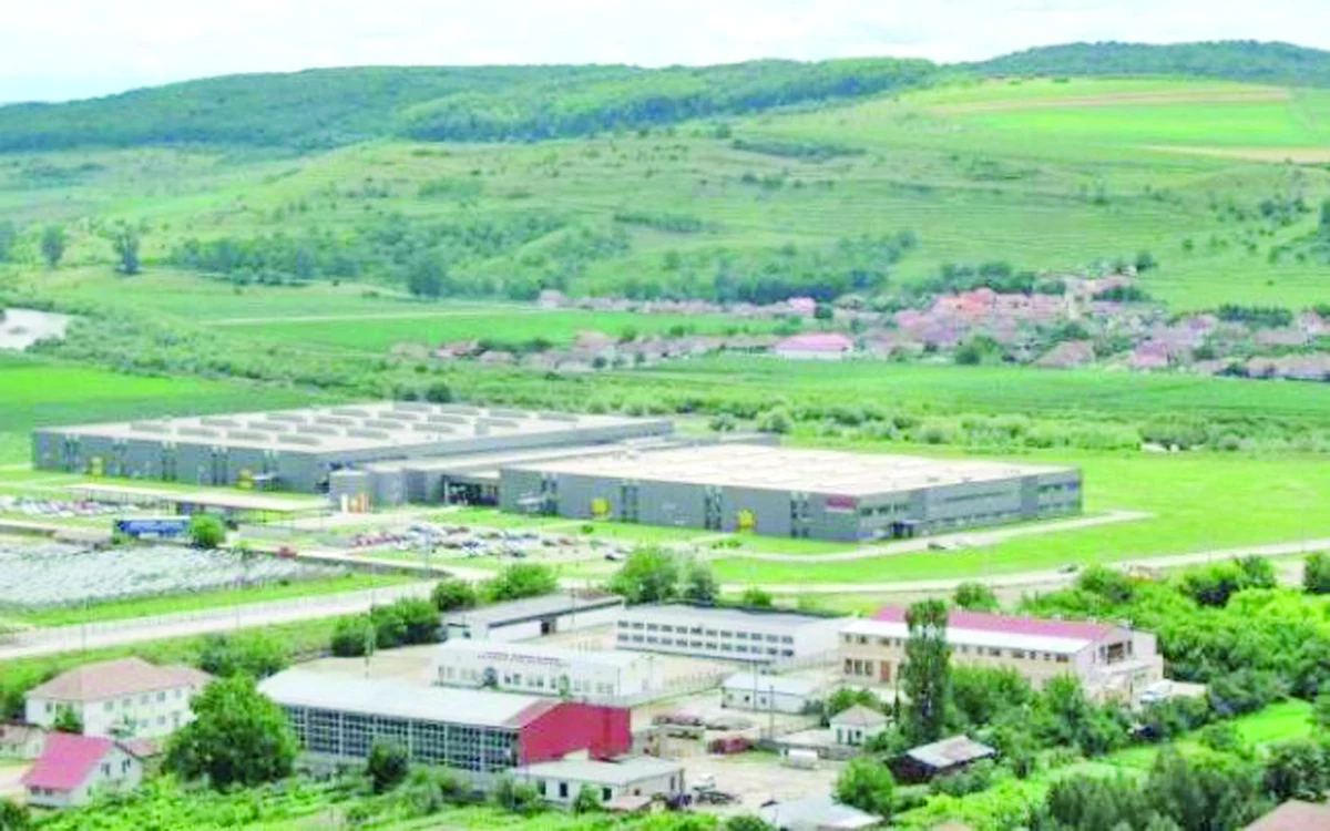 Sindicaliştii de la Uzina „R” vor picheta miercuri Prefectura Braşov