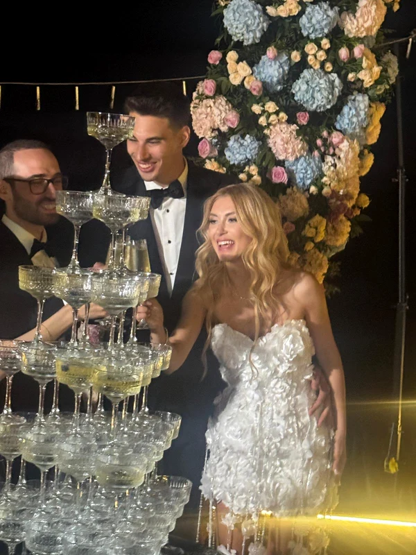 Andreea Bălan și Victor Cornea la momentul focului de artificii / Foto: Click!