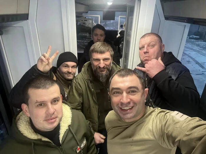 Viorel Răducan a făcut o clinică medicală într-un autobuz FOTO: Facebook