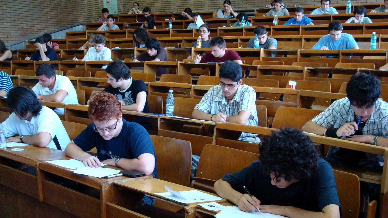 Anul acesta s-au înscris la concurs 10.194 de candidaţi. Foto: Arhivă