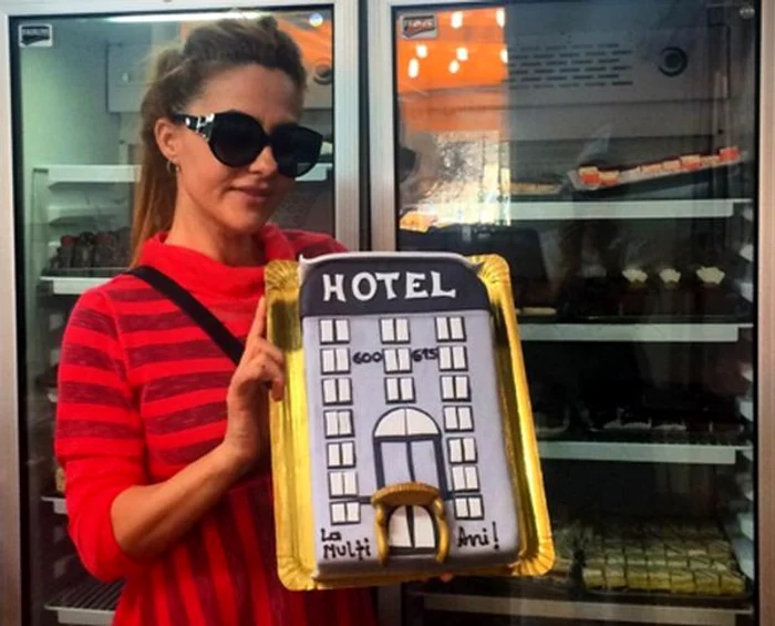 Oana Turcu i-a comandat lui Cristi un delicios tort