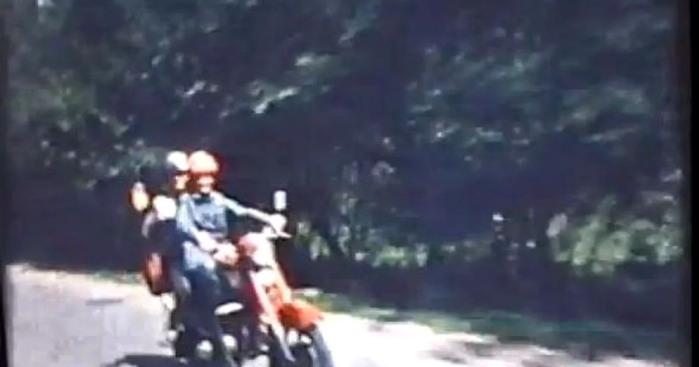 Pe motocicletă în urmă cu 30 de ani. Foto: captură youtube