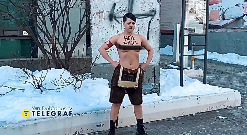  Alegeri în Germania. Protest topless în fața ambasadei germane din Kiev