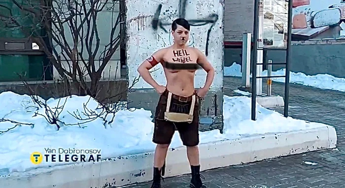 Protest FEMEN în fața ambasadei Germaniei la Kiev/FOTO: Captură Video X