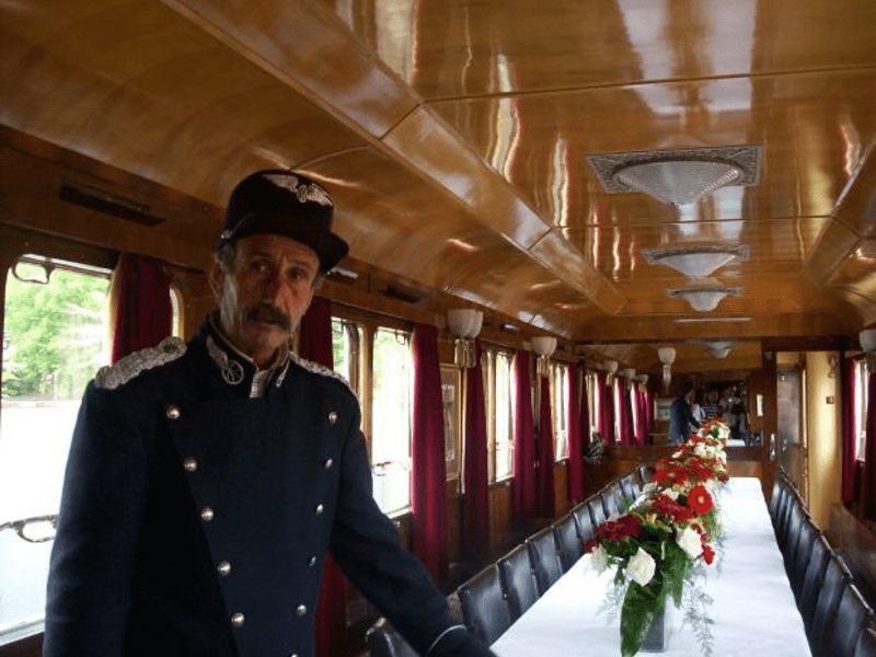 „Șpriț și lăutari” în Trenul Regal de Ziua României. Reacția Ministerului Transporturilor