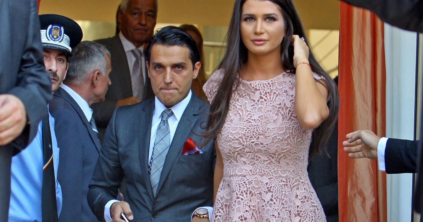 Mezina preşedintelui, Elena Băsescu, s-a căsătorit cu Bogdan Ionescu la Primăria Sectorului 2  FOTO: Victor Barbu