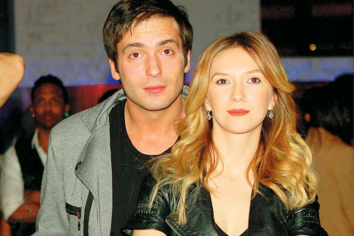Radu Vâlcan riscă să rămână fără nume, însă l-ar putea purta pe cel al Adelei Popescu dacă s-ar căsători cu ea