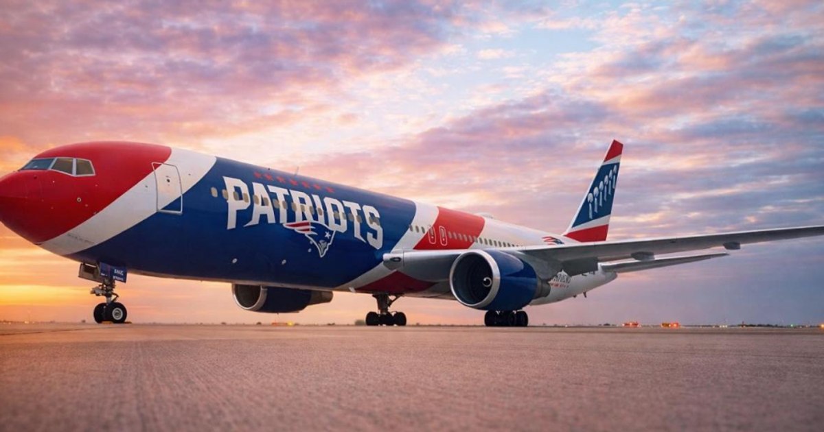 Aterizare surpriză la Mihail Kogălniceanu: Soldați americani sosesc cu avionul New England Patriots Aterizare surpriză la Mihail Kogălniceanu: Soldați americani sosesc cu avionul New England Patriots