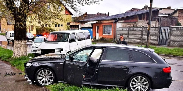 Accident pe Strada 22 decembrie din Hunedoara foto calin corpaciu
