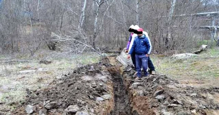Hoţii intenţionau să transporte materialul feros sustras la un centru de colectare a materialelor feroase, în vederea valorificării acestuia FOTO IJJ Dâmboviţa
