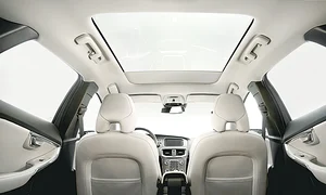 Maşina se parchează  singură cu ajutorul  unui soft jpeg