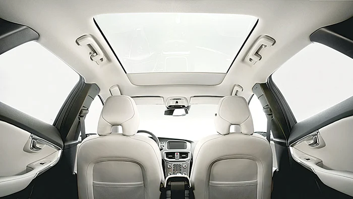 Maşina se parchează singură cu ajutorul unui soft