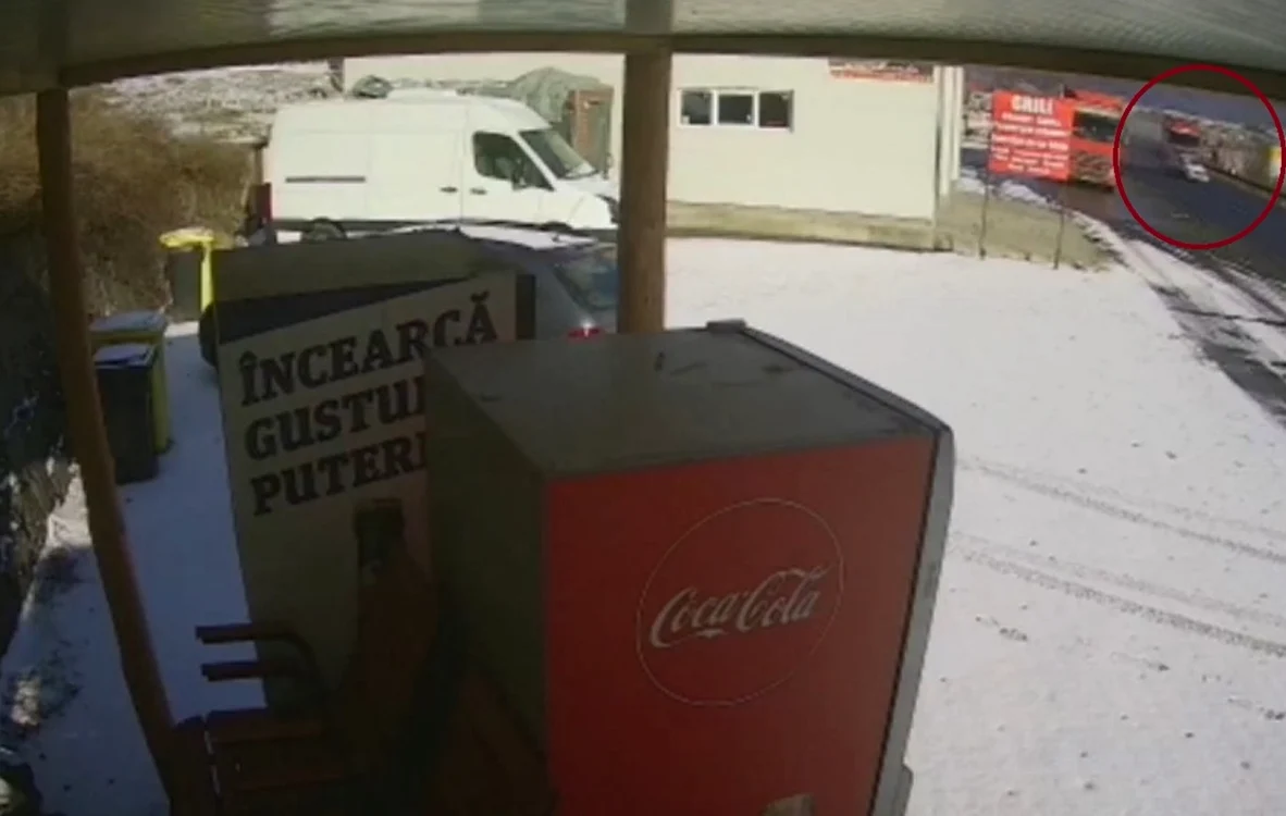 Accidentul de pe Valea Oltului de la Boiţa - Sibiu surprins de o cameră de luat vederi Foto captură video