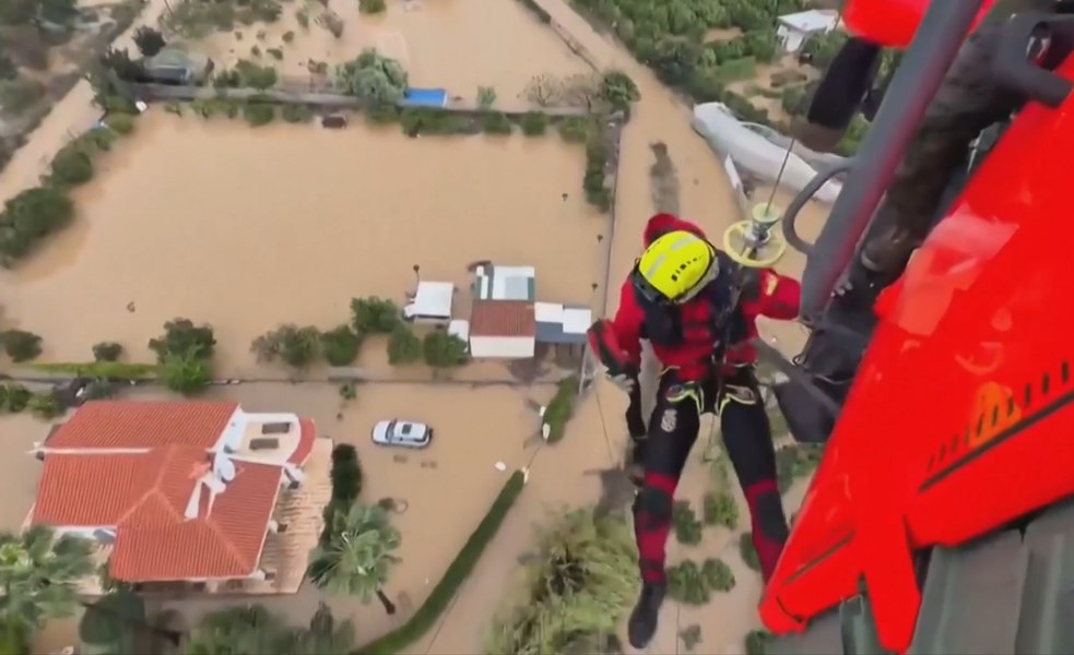 A intrat în mare în plină furtună și a murit înecată. Tragedia unei românce de 55 de ani în Spania