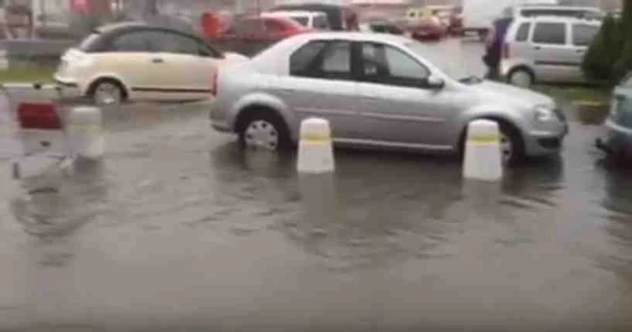 
    Apa căzută în mai puţin de o oră a produs inundaţii în Focşanicaptură video  