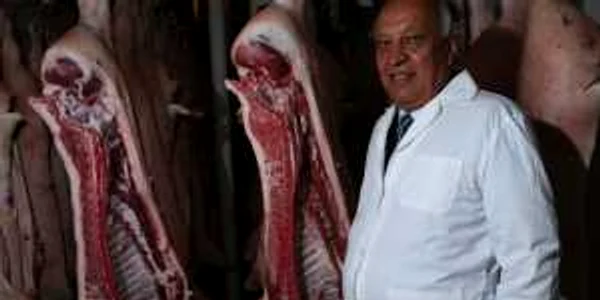 Gheorghe Caruz este cel mai mare crescător de porci din Sud-Estul ţării 