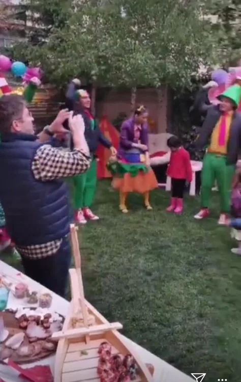 Tăticul Bartoș a filmat fericit frumoasa petrecere