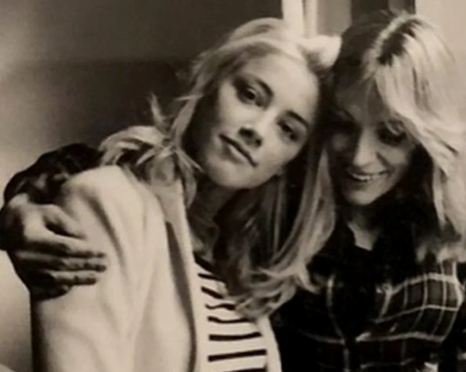 Amber Heard, devastată de pierderea mamei ei