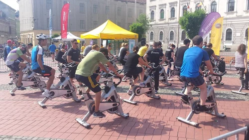 Pedalare în Piaţa Libertăţii din Timişoara